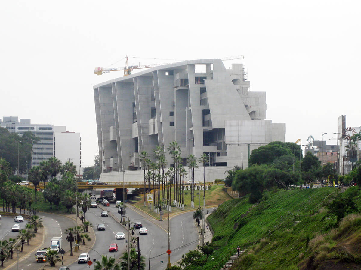 Universidad de IngenierÃ­a y TecnologÃ­a